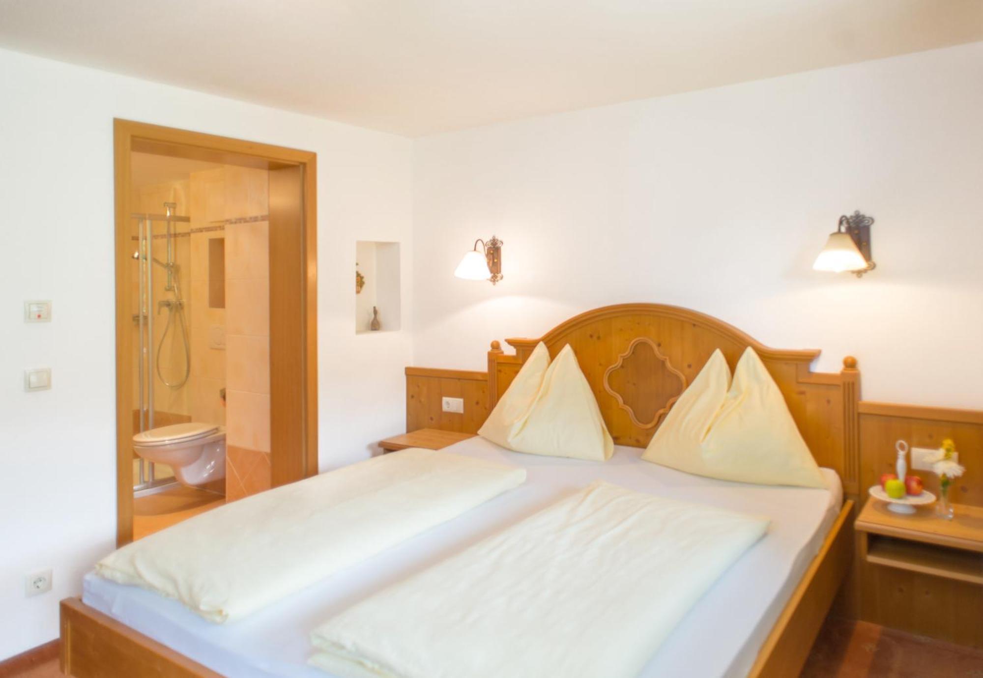 רדשטאדט Landhotel Hubengut Bed And Breakfast חדר תמונה