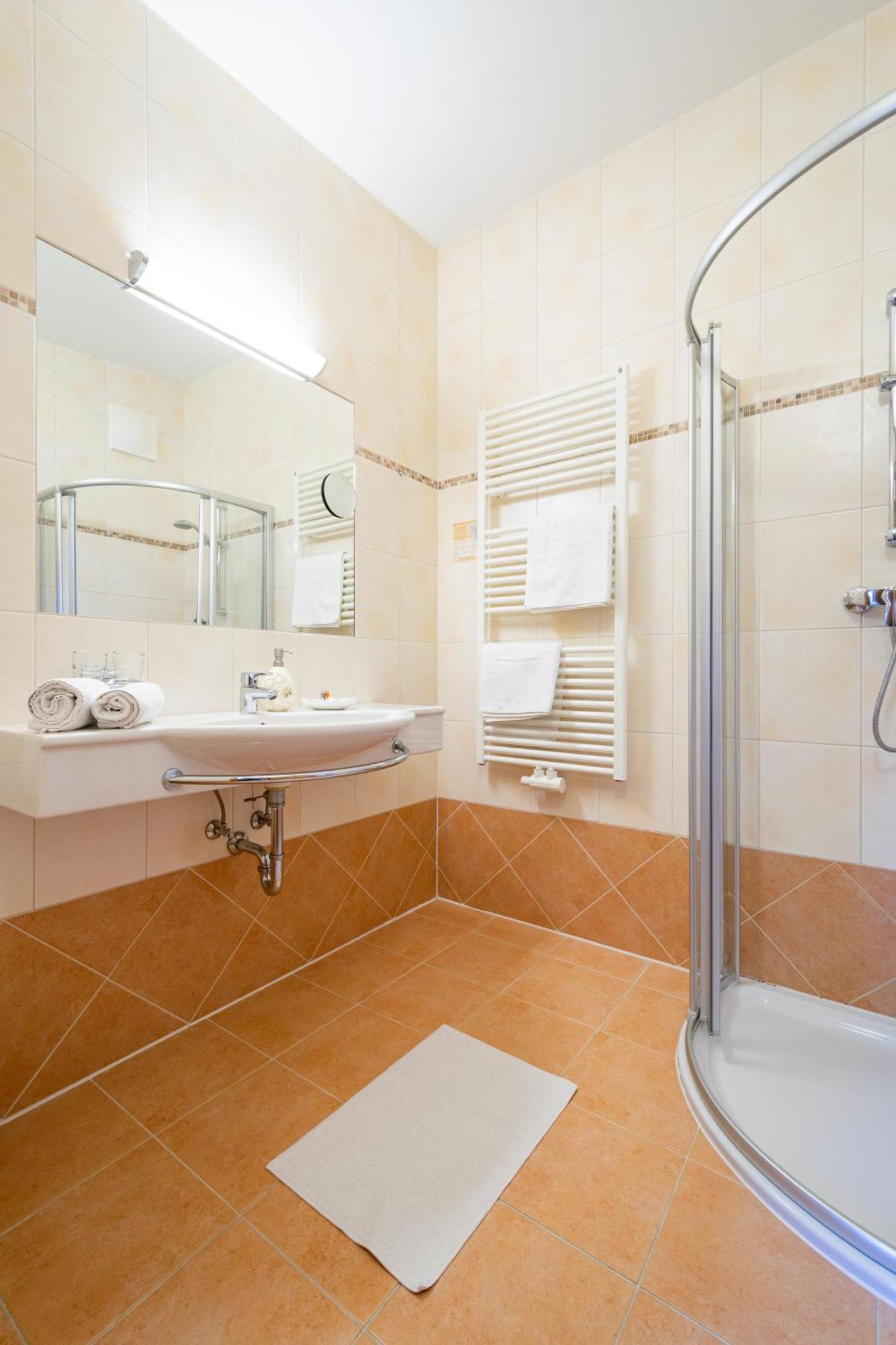 רדשטאדט Landhotel Hubengut Bed And Breakfast מראה חיצוני תמונה