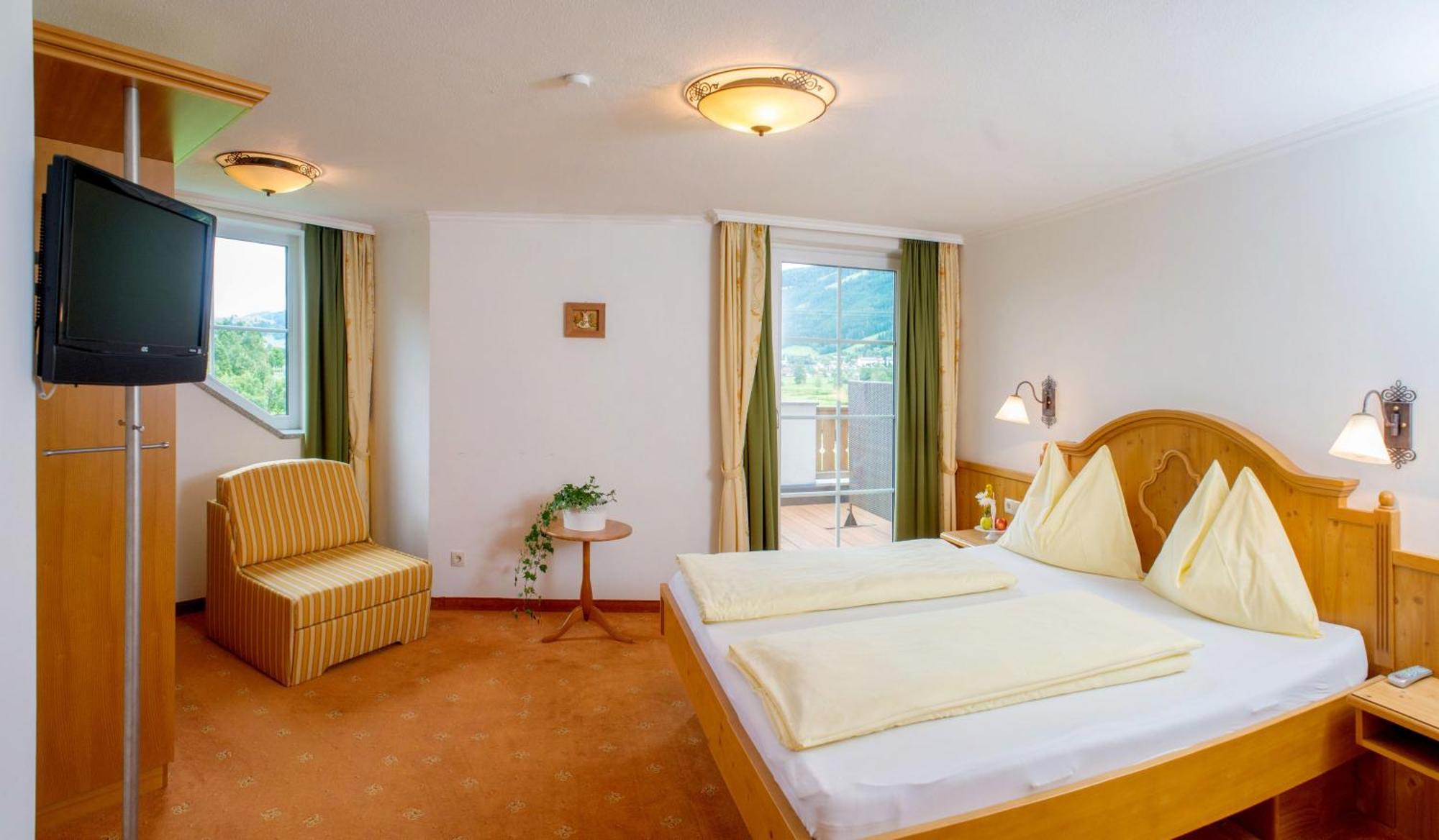 רדשטאדט Landhotel Hubengut Bed And Breakfast מראה חיצוני תמונה