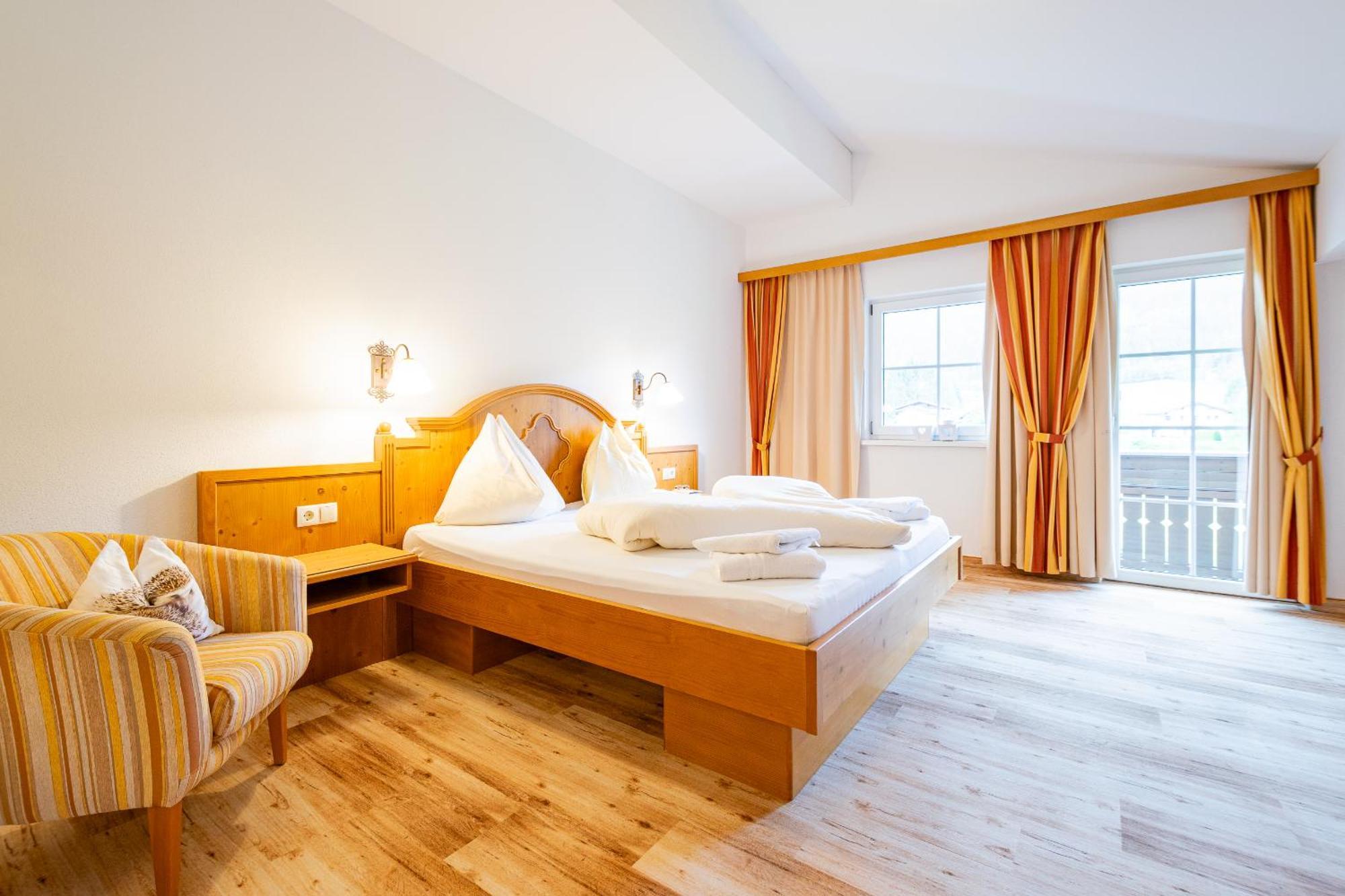 רדשטאדט Landhotel Hubengut Bed And Breakfast מראה חיצוני תמונה