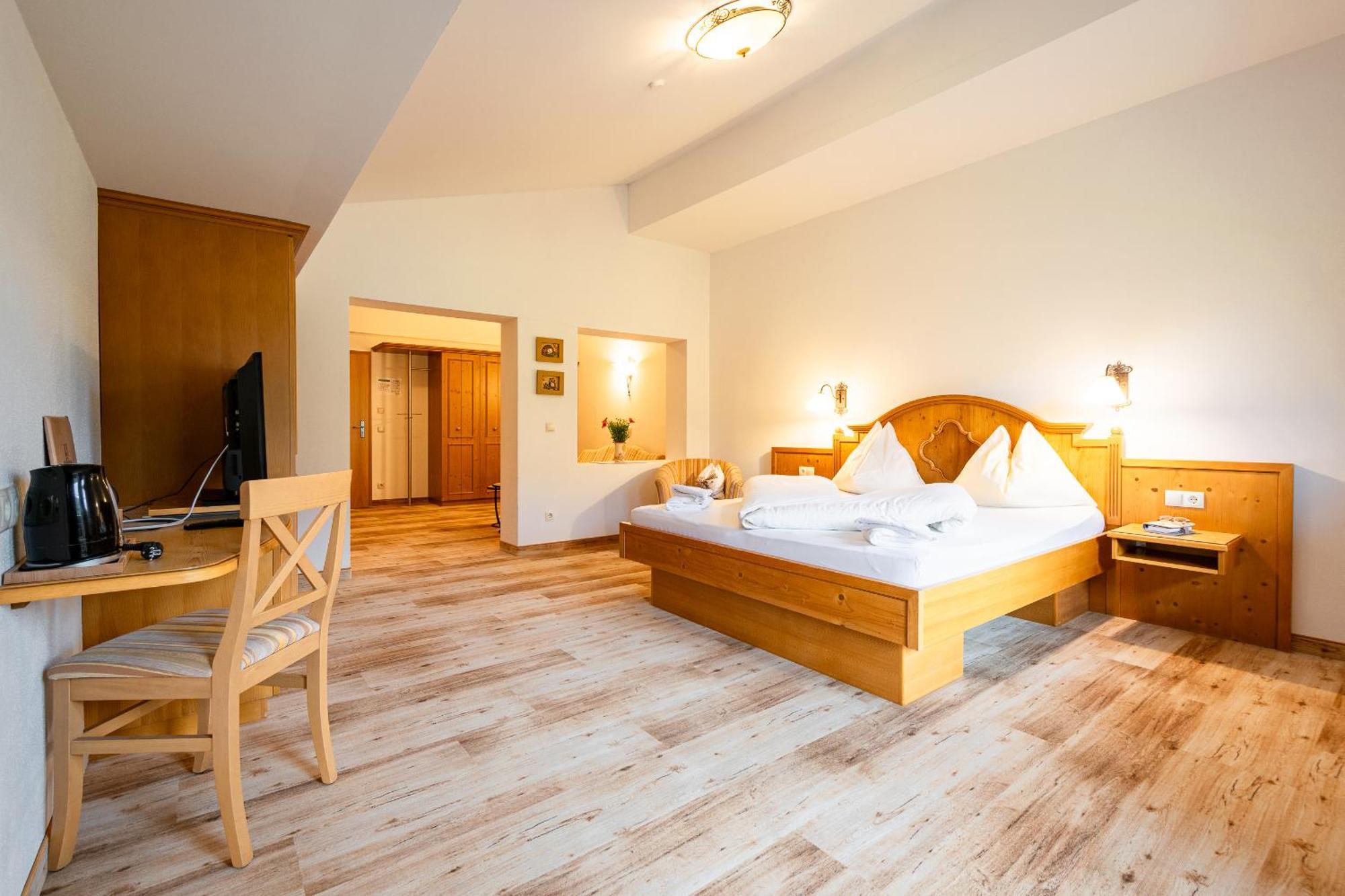 רדשטאדט Landhotel Hubengut Bed And Breakfast מראה חיצוני תמונה