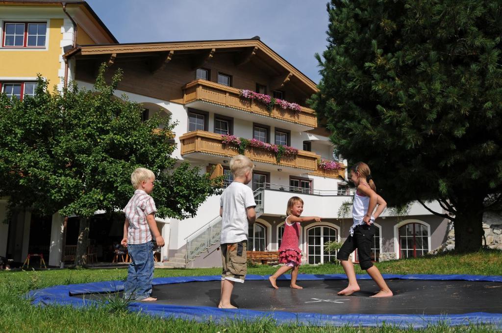 רדשטאדט Landhotel Hubengut Bed And Breakfast מראה חיצוני תמונה