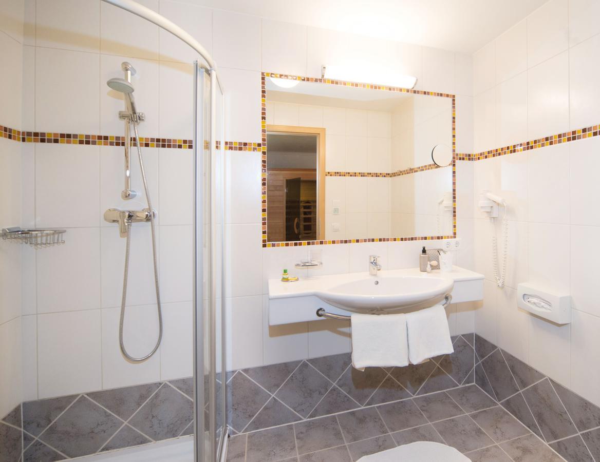 רדשטאדט Landhotel Hubengut Bed And Breakfast מראה חיצוני תמונה