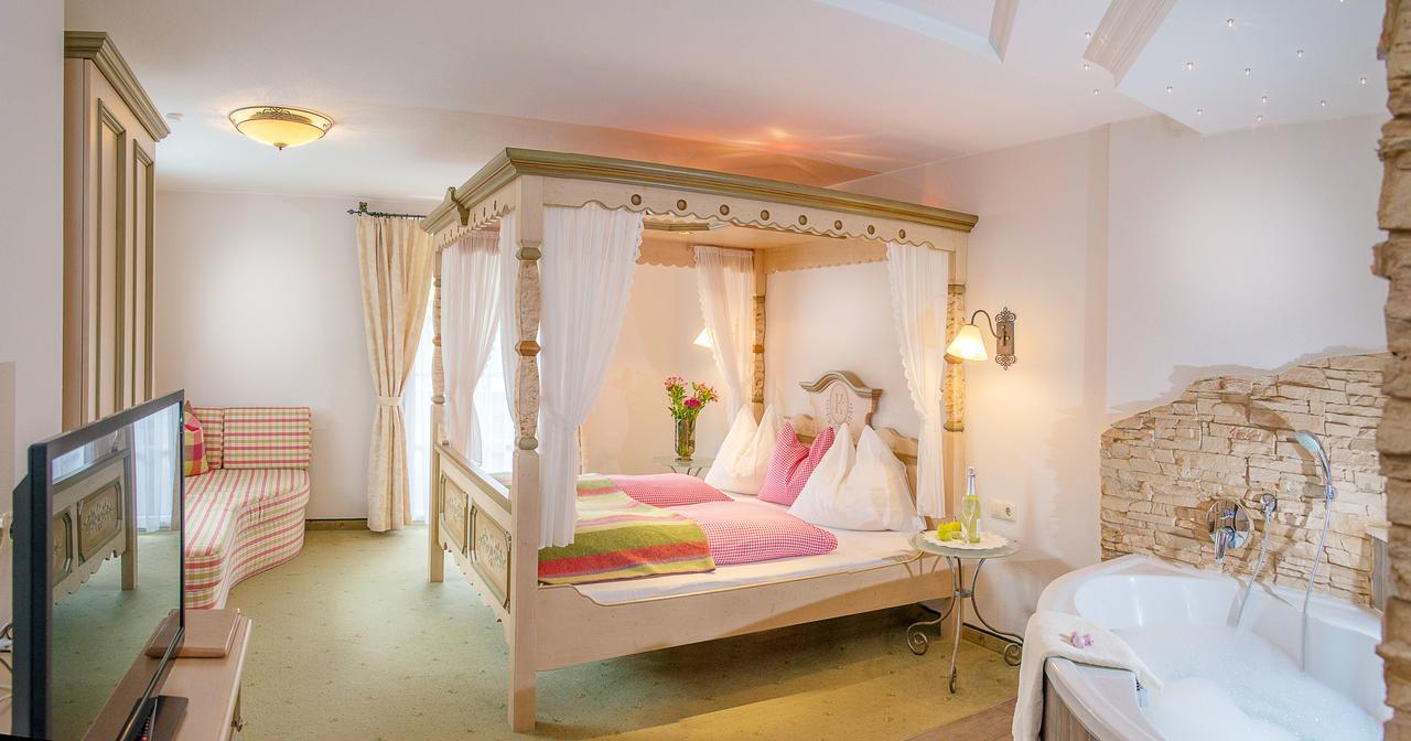 רדשטאדט Landhotel Hubengut Bed And Breakfast מראה חיצוני תמונה